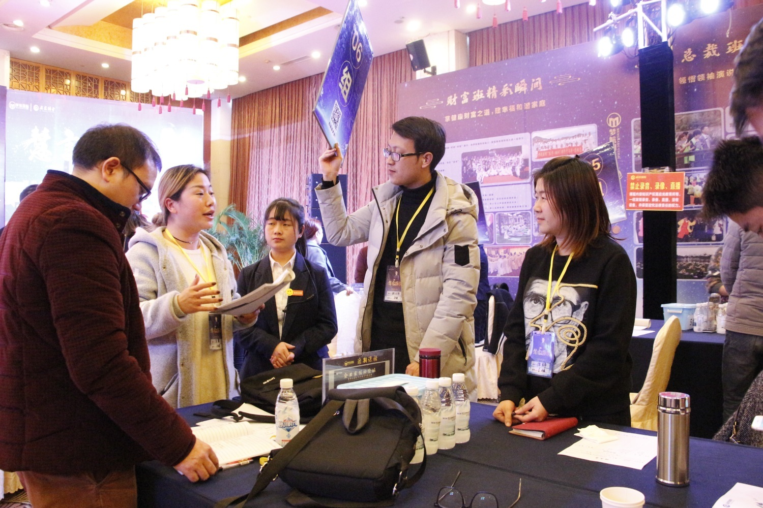 里昂迎社区盾关键赛，今晚止住颓势，话题不断，控场能力受关注的简单介绍-九游娱乐